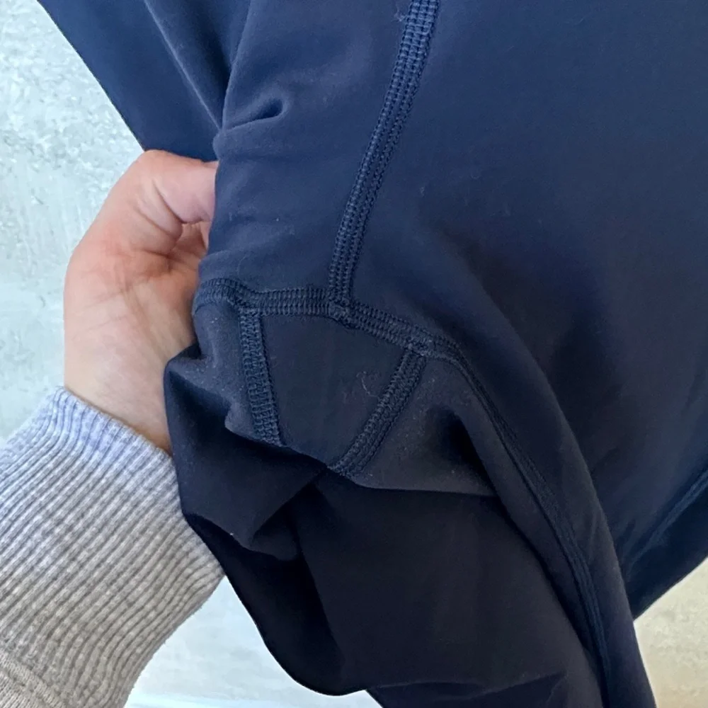 Lululemon Dark Blue Wunder Trainer leggings with pockets. No size tag read desc
